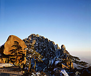 一区三区,东部沿海繁荣背后 西部东北暗藏危机-1